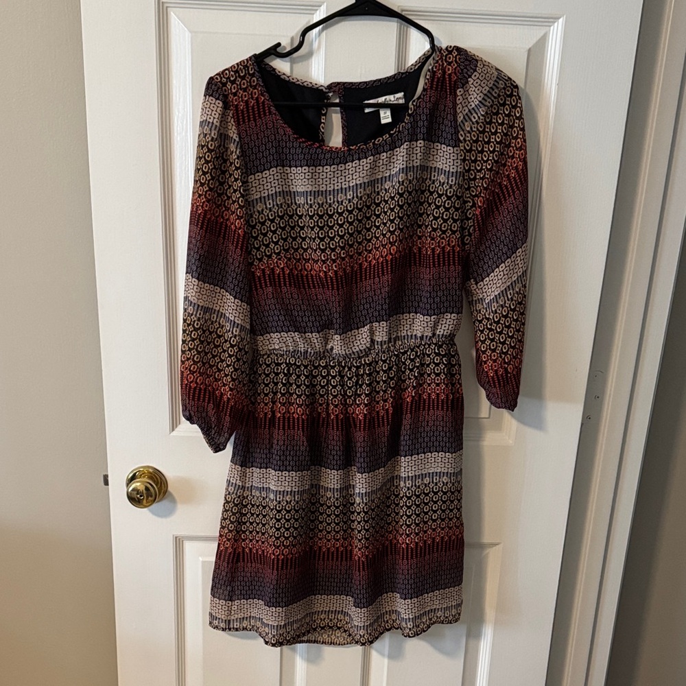 Long-Sleeve Patterned Waist-Defined Dress in Burgundy and Navy